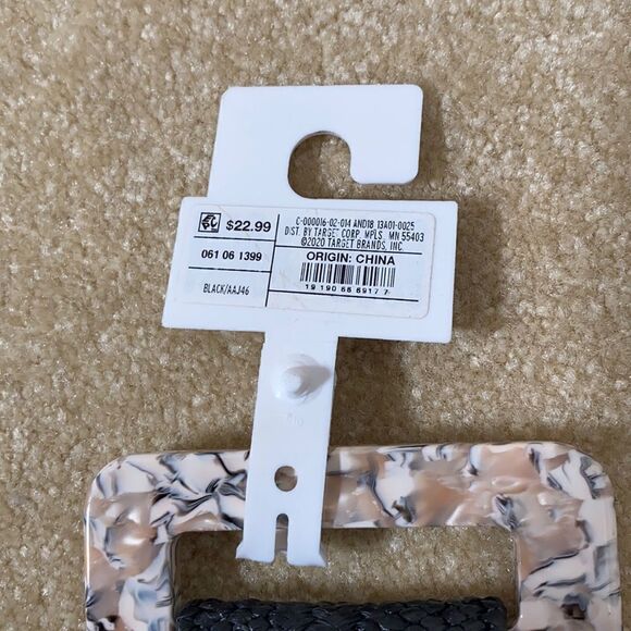 Women’s Stretchy Black Belt with Cool Buckle Size L NWT - Picture 3 of 3